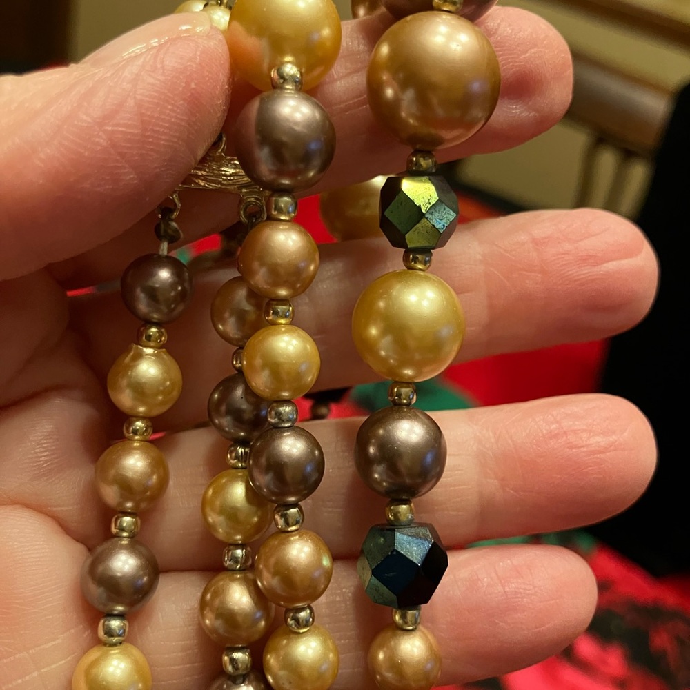 JAPAN NECKLACE WITH GRADUATED PEARLS AND OIL SLICK FACETED CRYSTALS - Picture 12 of 15